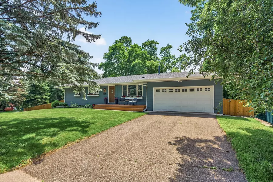 7601 Winsdale ST N, Golden Valley, MN 55427