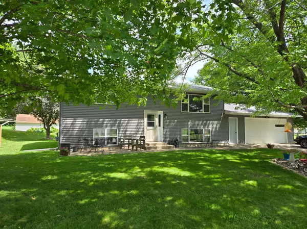 100 2nd ST, Holdingford, MN 56340