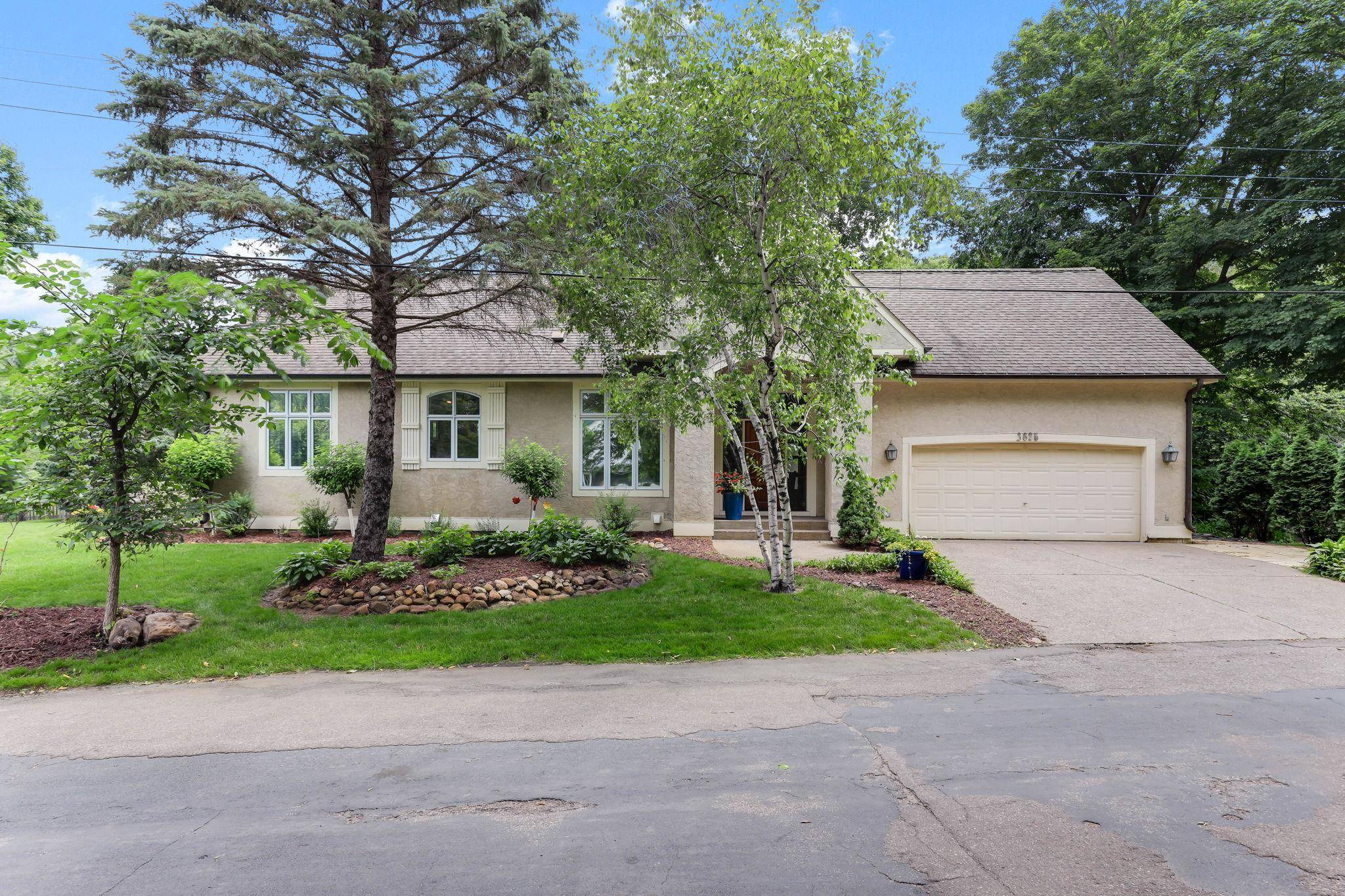 3825 Northome AVE, Deephaven, MN 55391