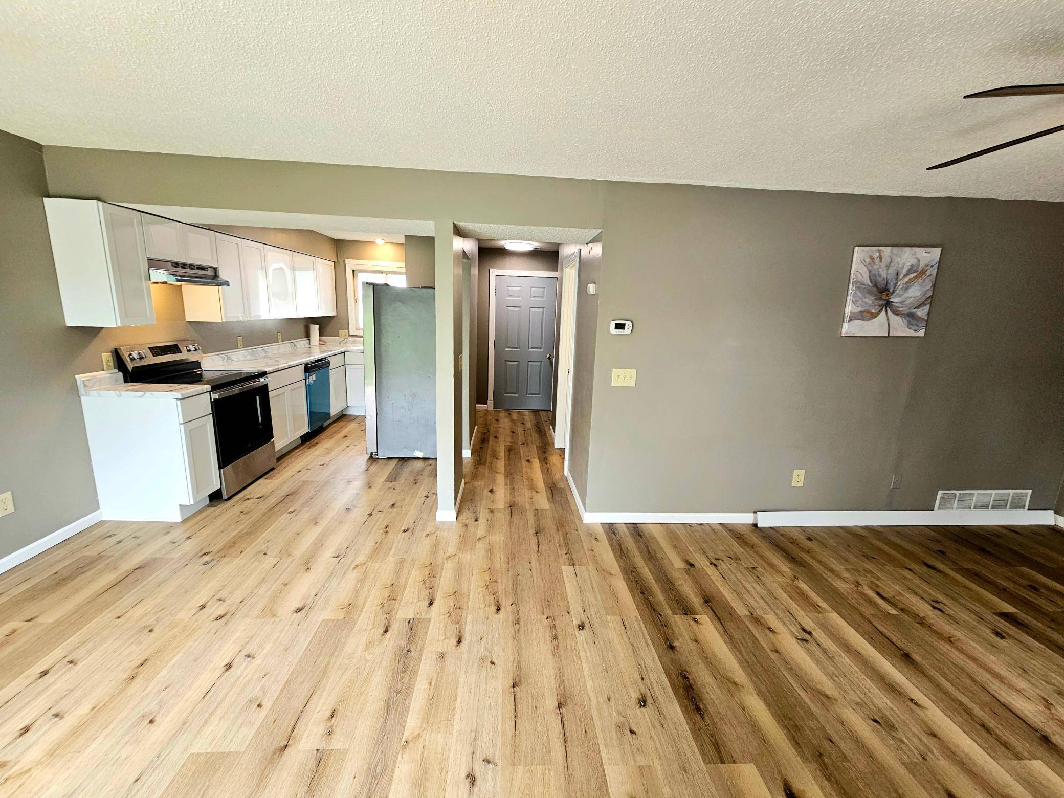667 E Burnsville Pkwy, Burnsville, MN 55337