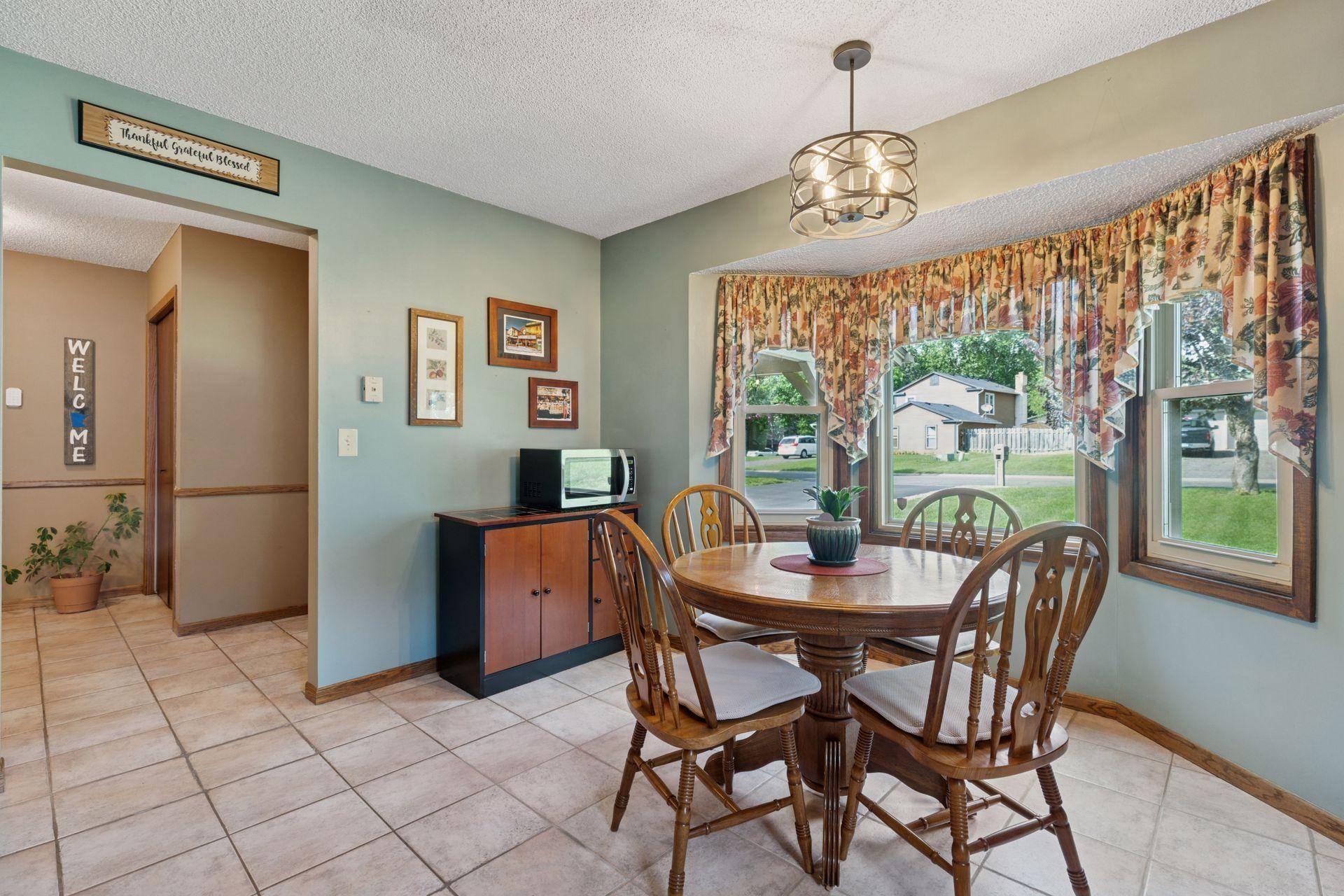 Coon Rapids, MN 55448,976 122nd LN NW