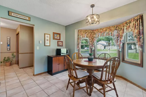 Coon Rapids, MN 55448,976 122nd LN NW