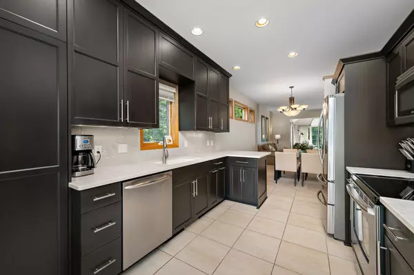 Eden Prairie, MN 55346,13965 Saint Andrew DR