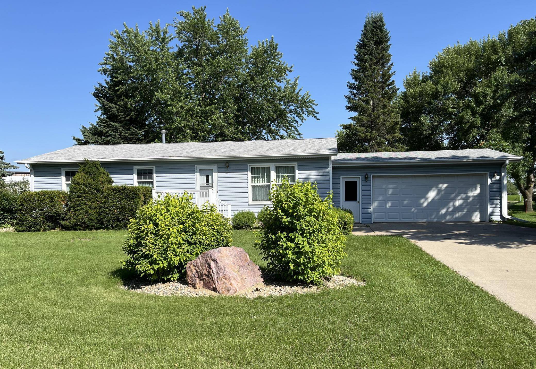 1717 Langley ST, Windom, MN 56101