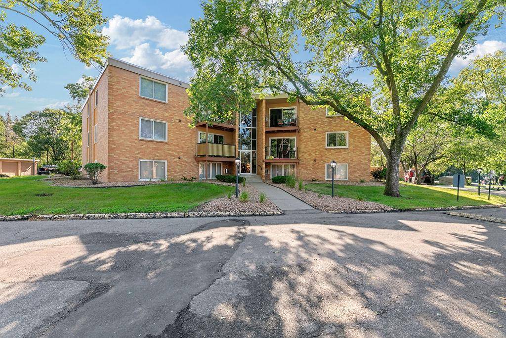 9143 Highway 55 #305, Golden Valley, MN 55427