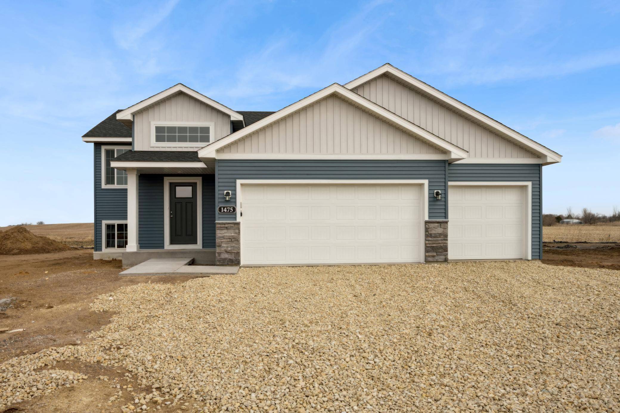 909 Brandenburg LN, Waverly, MN 55390