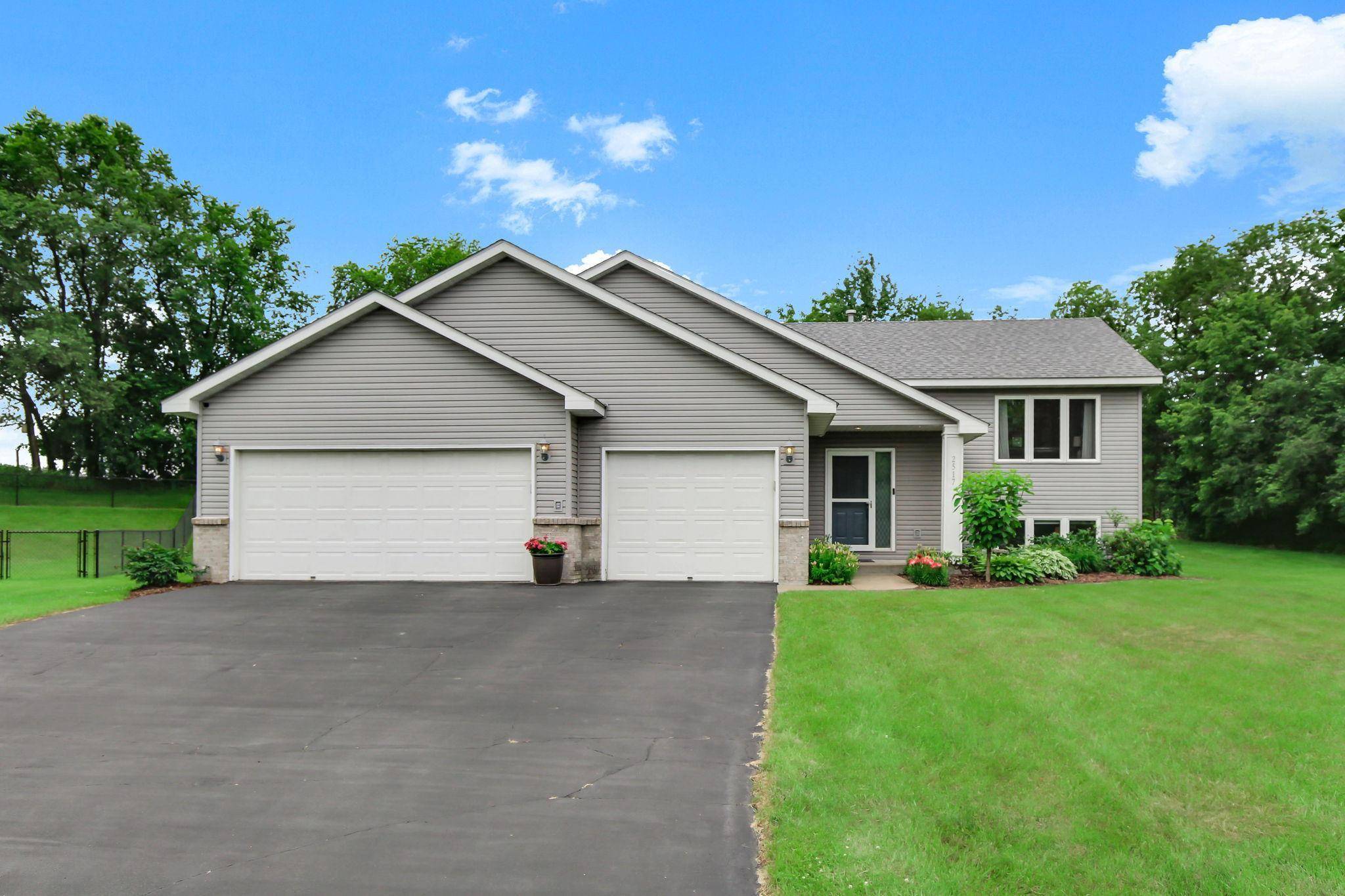 2517 Shannon CT, Hudson, WI 54016