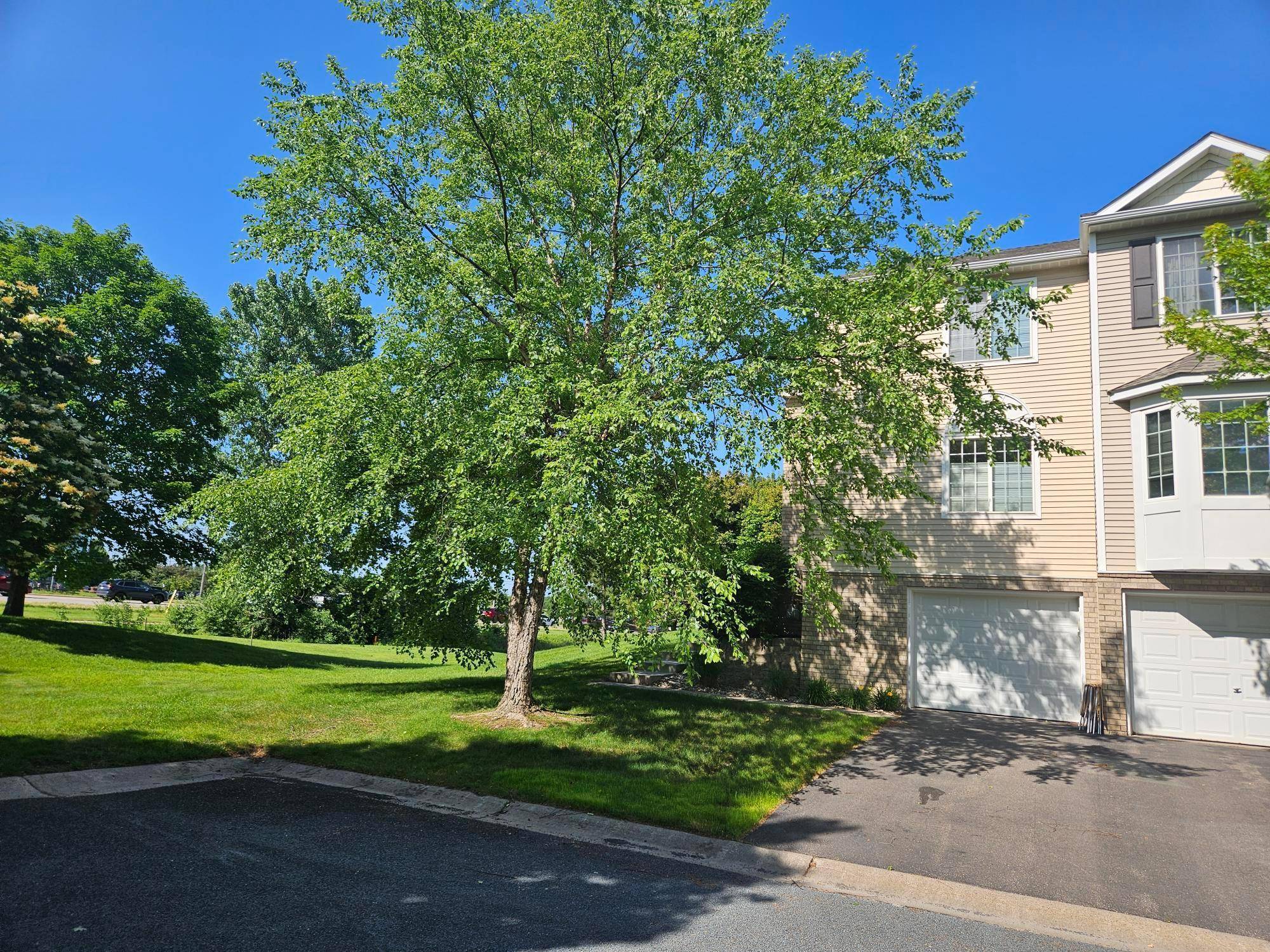 Chanhassen, MN 55317,7792 Village PL