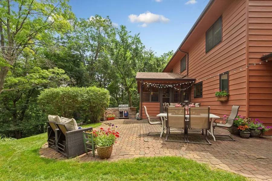 1110 Tiffany CT, Eagan, MN 55123