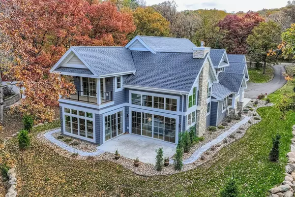 294 Cove RD, Hudson, WI 54016