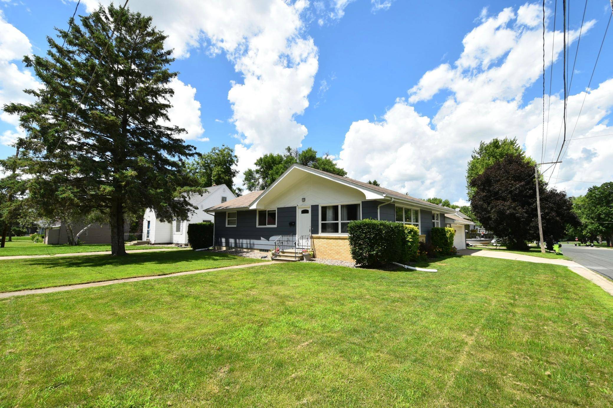 380 E 5th ST, Zumbrota, MN 55992