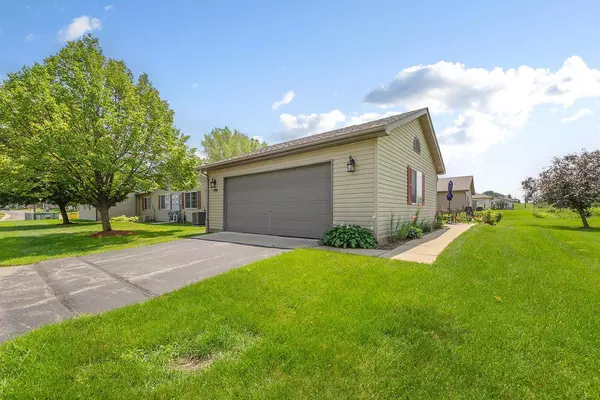 Faribault, MN 55021,1308 25th AVE NW #UN110