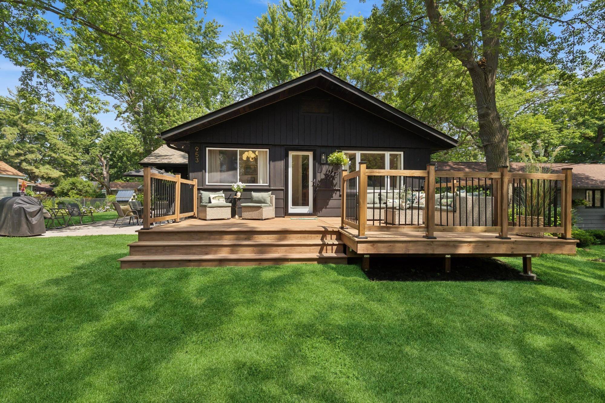 Forest Lake, MN 55025,953 10th AVE SE