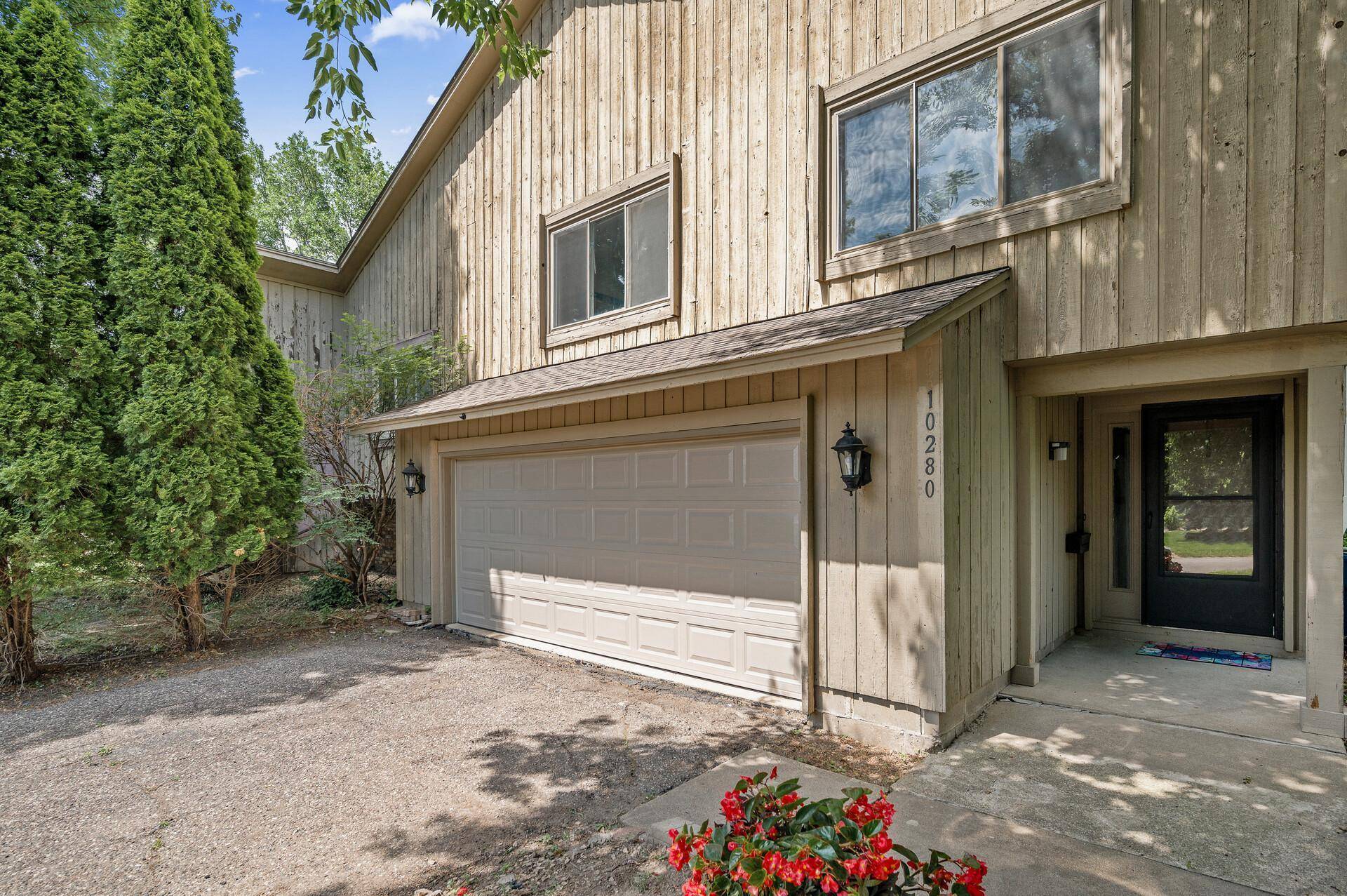 10280 Tarn CIR, Eden Prairie, MN 55347