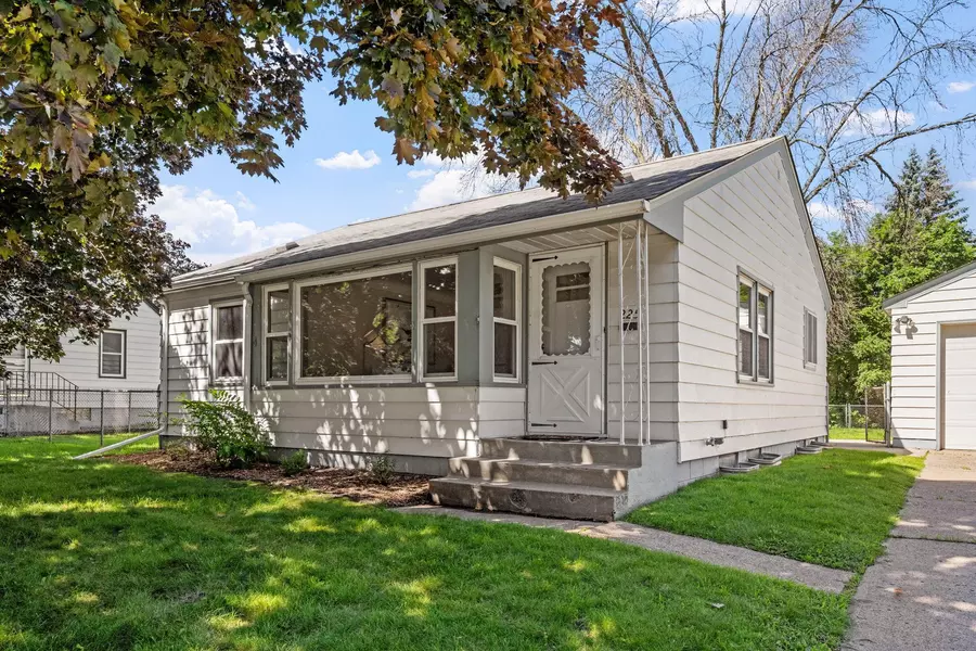 225 10th AVE N, South Saint Paul, MN 55075