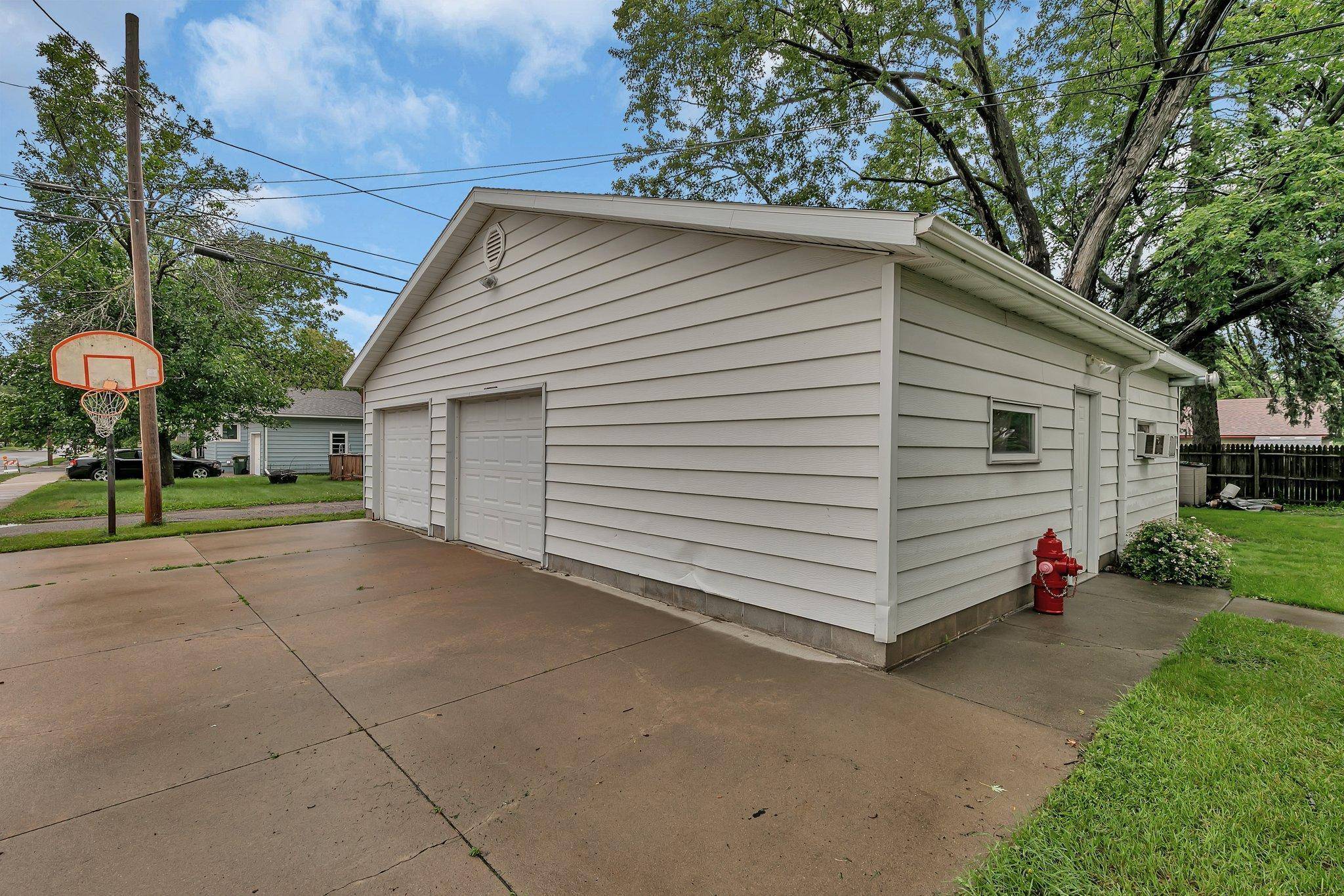 Waite Park, MN 56387,105 7th AVE N