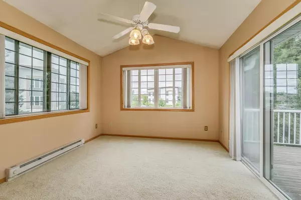Mahtomedi, MN 55115,864 Woodland CT