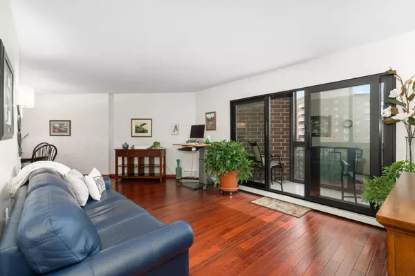 Richfield, MN 55423,6615 Lake Shore DR S #803