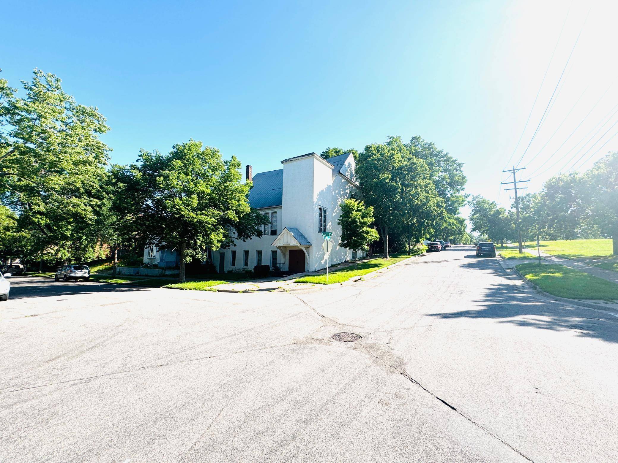 Saint Paul, MN 55106,284 Bates AVE