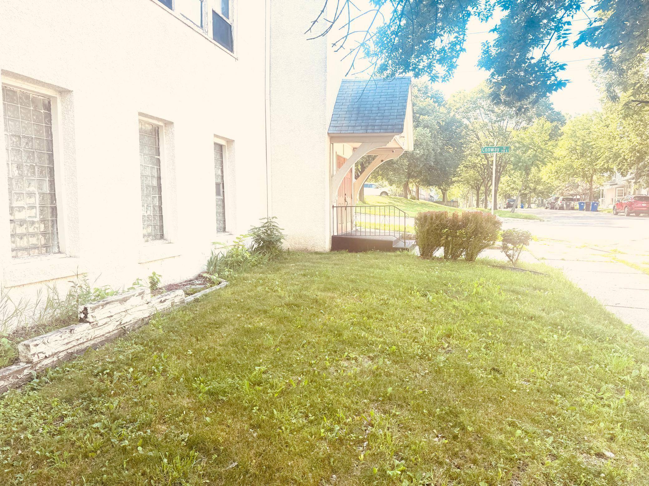 Saint Paul, MN 55106,284 Bates AVE