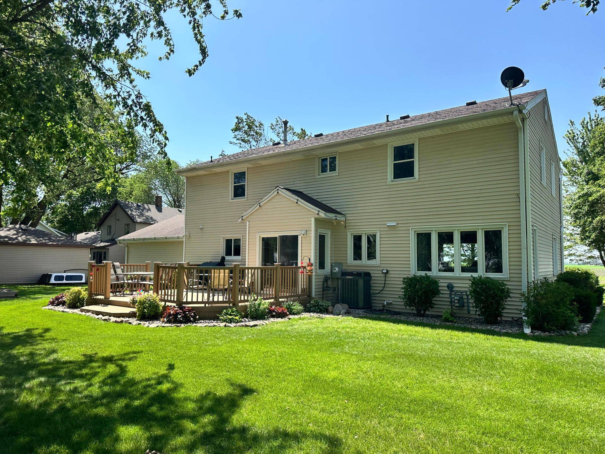 New Richland, MN 56072,515 2nd ST SW