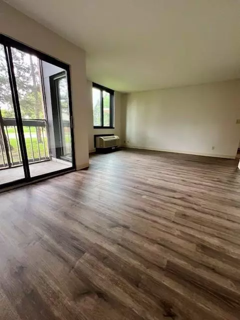 Saint Paul, MN 55105,1181 Edgcumbe RD #103