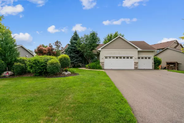 977 Bavaria Hills TER, Chaska, MN 55318