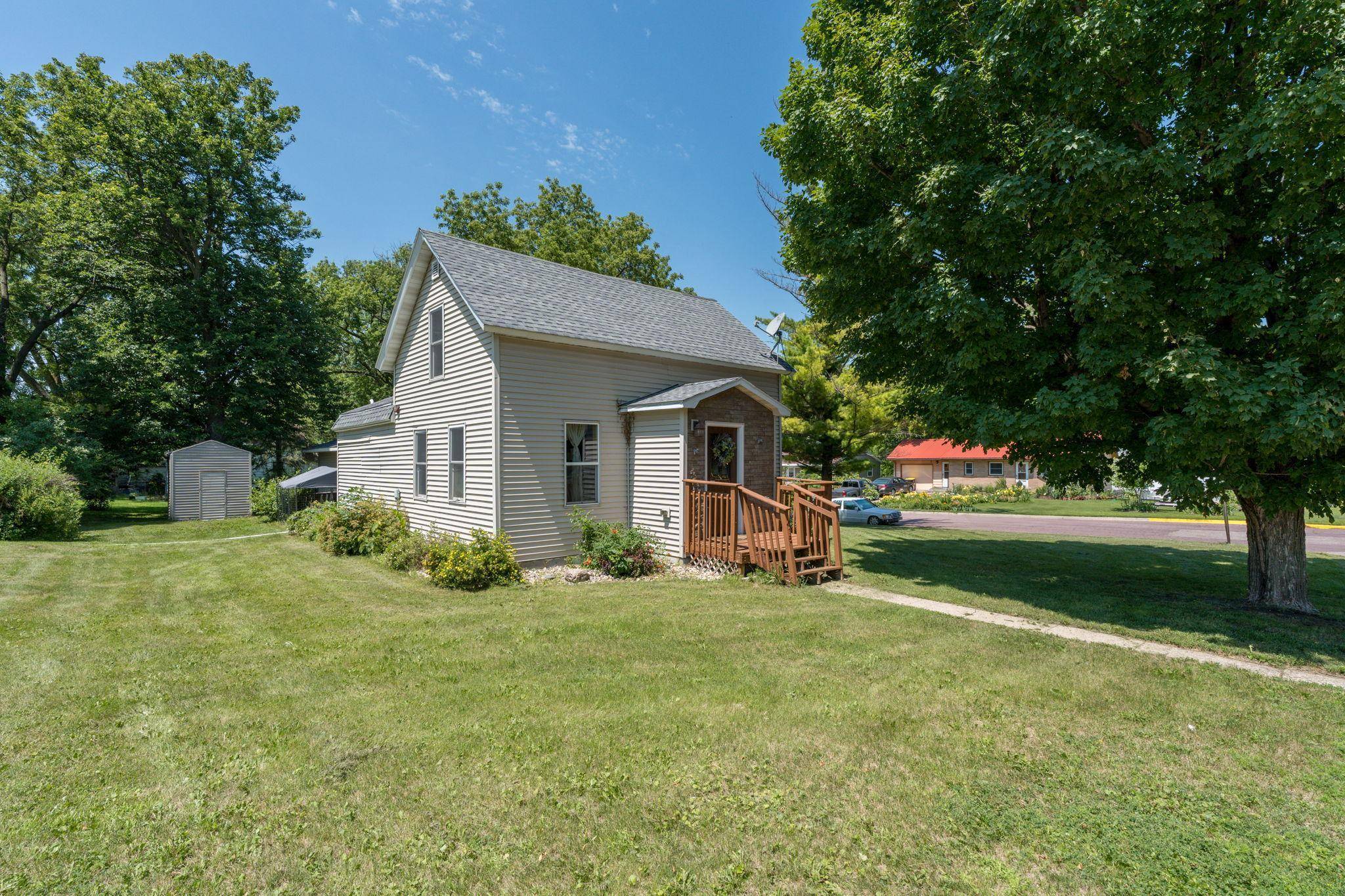 415 8th ST N, Mountain Lake, MN 56159