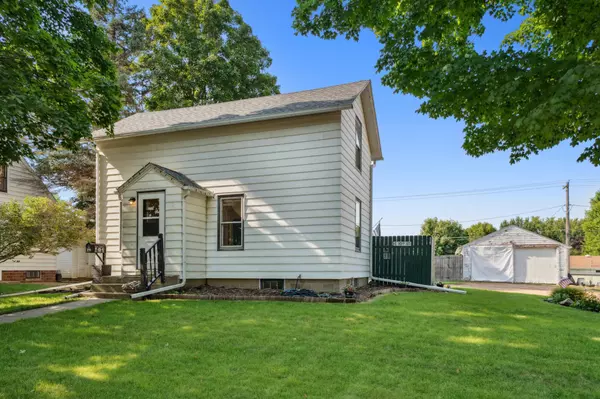 1715 10th ST E, Glencoe, MN 55336