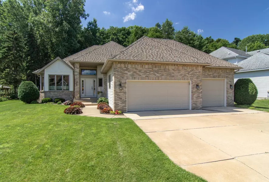 418 Oak Creek DR S, Vadnais Heights, MN 55127