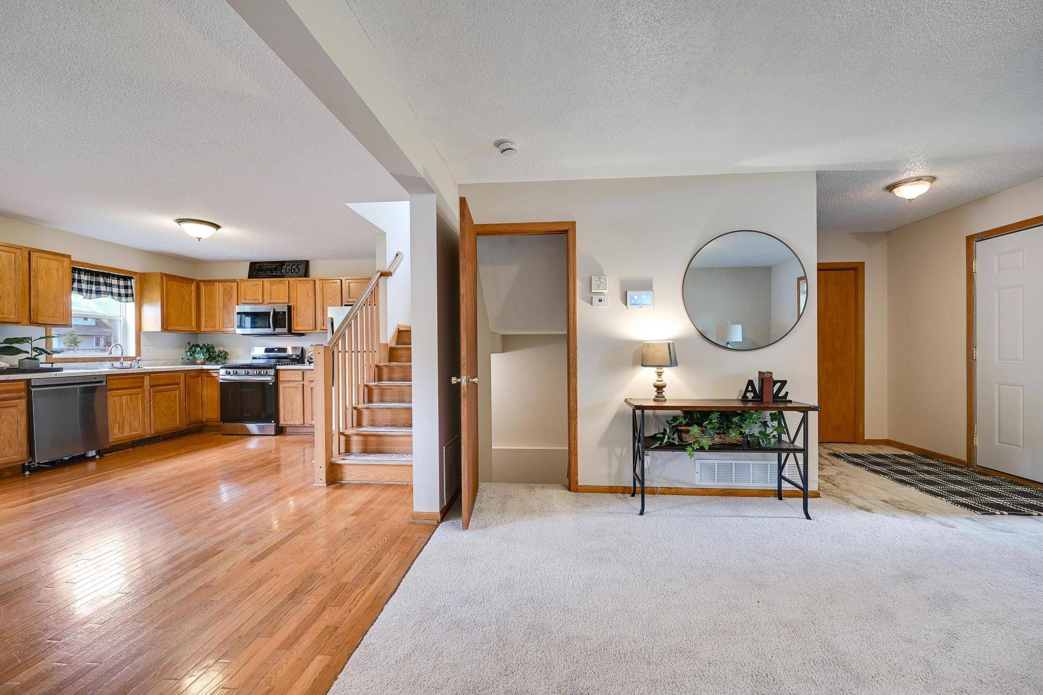 Saint Paul, MN 55104,927 Charles AVE