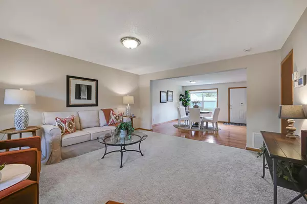 Saint Paul, MN 55104,927 Charles AVE