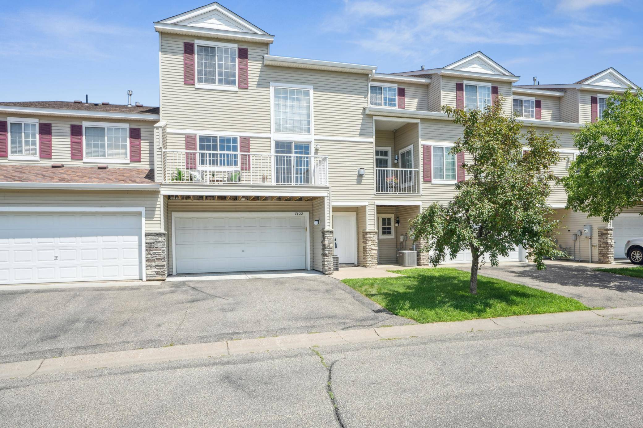 Cottage Grove, MN 55016,7422 Timber Crest DR S