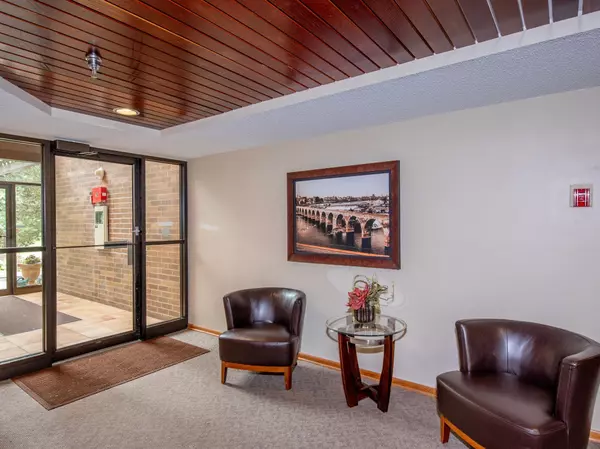 New Brighton, MN 55112,10 Windsor CT #205