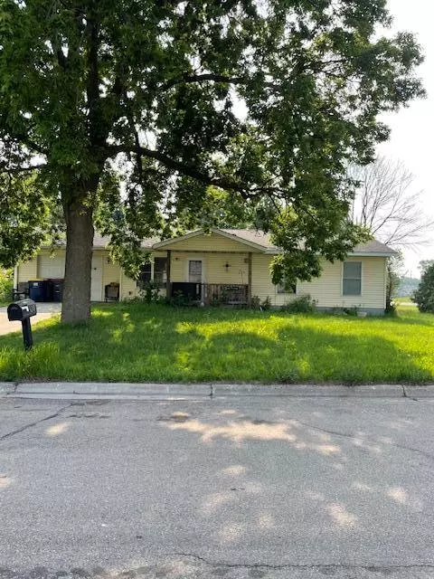 320 20th ST NW, Faribault, MN 55021