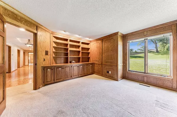 Eden Prairie, MN 55347,10752 Mount Curve RD