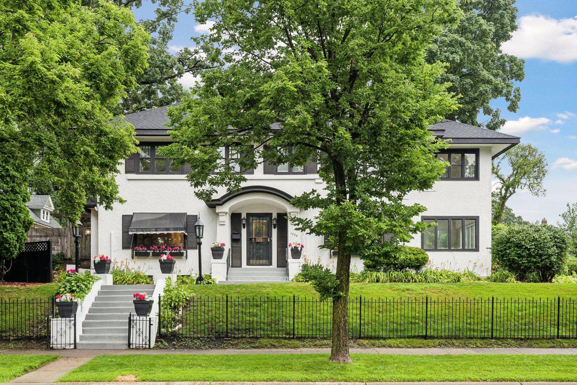 Minneapolis, MN 55405,1404 W Franklin AVE