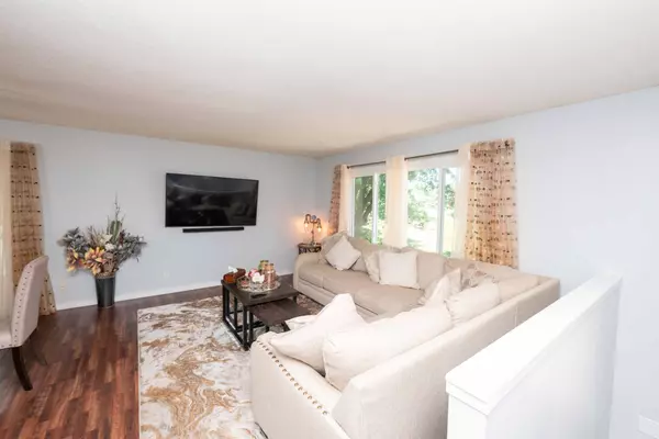 Eagan, MN 55122,4699 Ridge Cliff DR