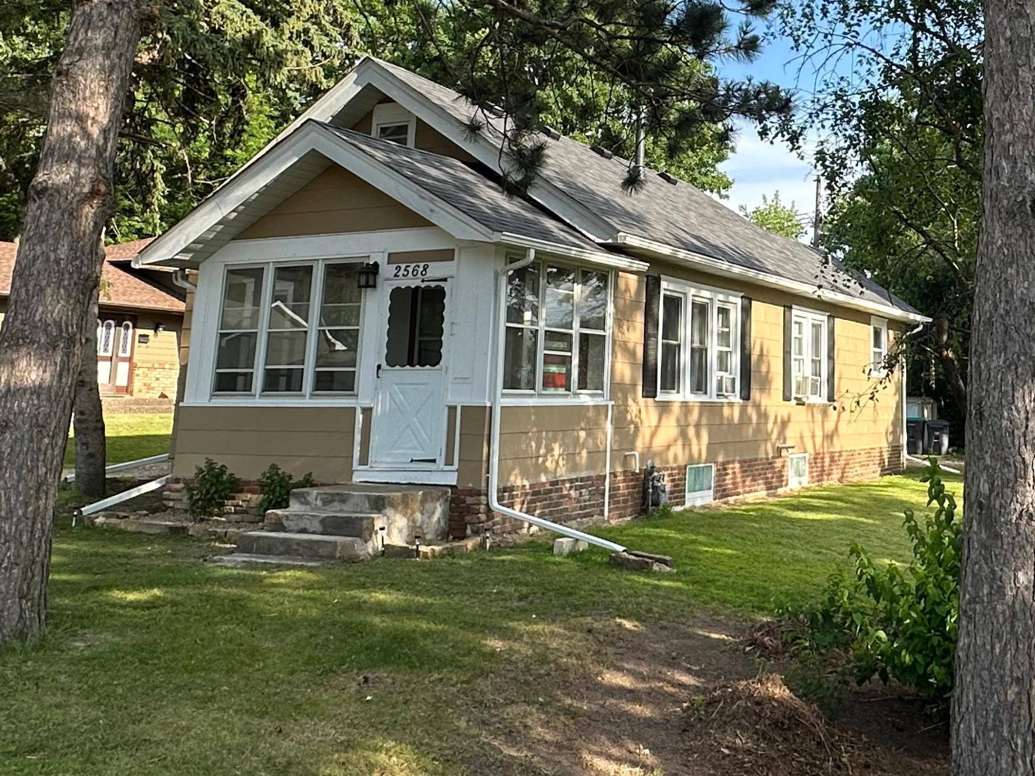 2568 South AVE E, North Saint Paul, MN 55109