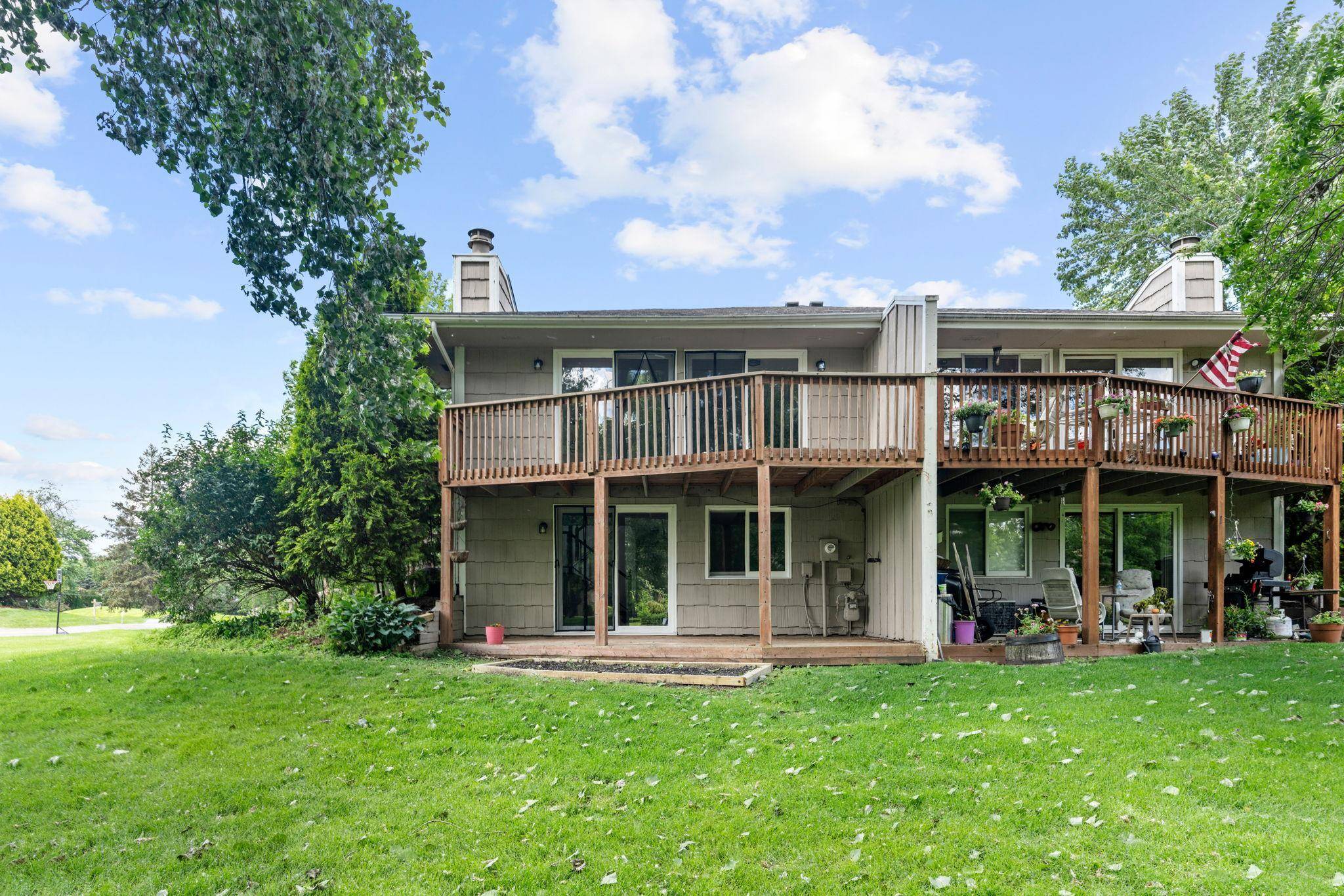 Eden Prairie, MN 55347,14377 Chestnut DR