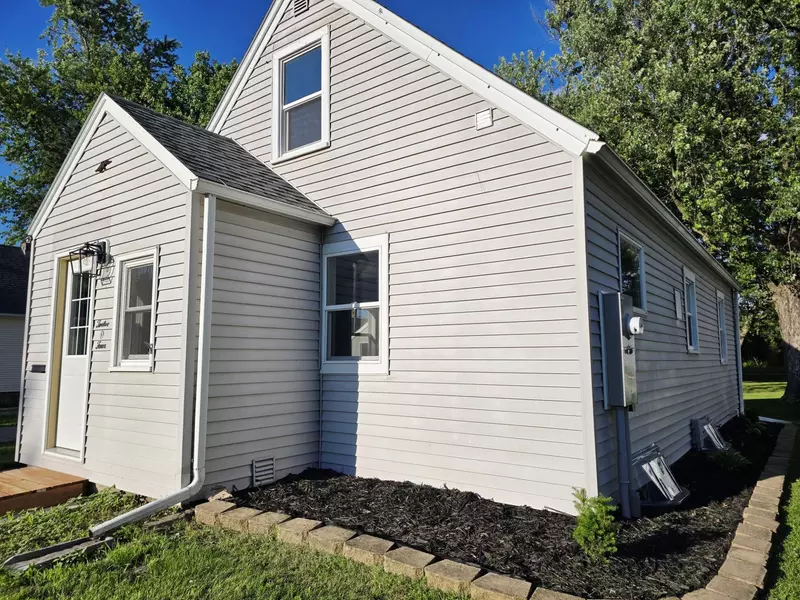 1204 10th ST NE, Austin, MN 55912