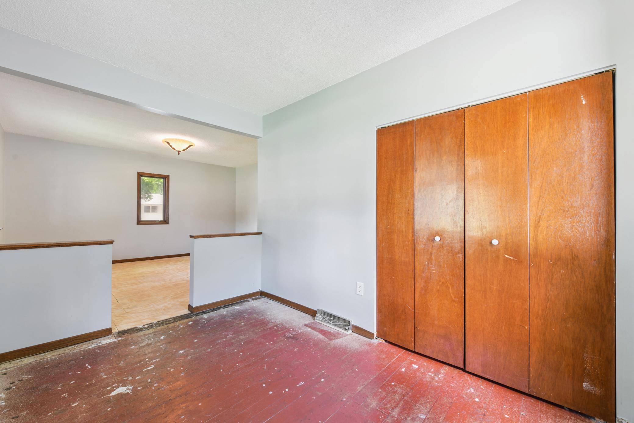 Shakopee, MN 55379,306 6th AVE W