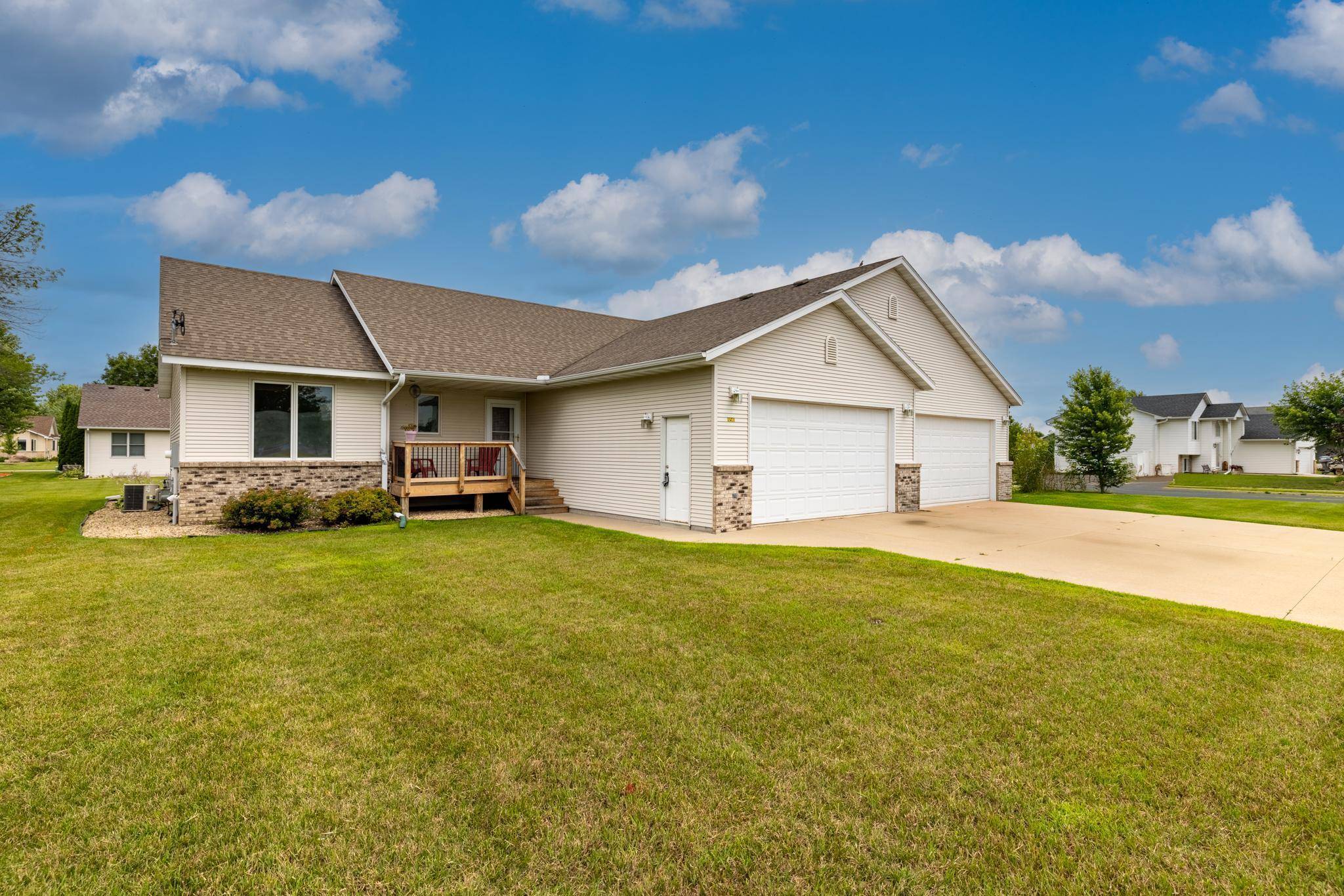 656 Obrien Pkwy, Belle Plaine, MN 56011