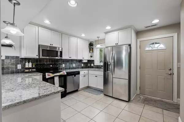 Burnsville, MN 55337,603 E Portland DR #6