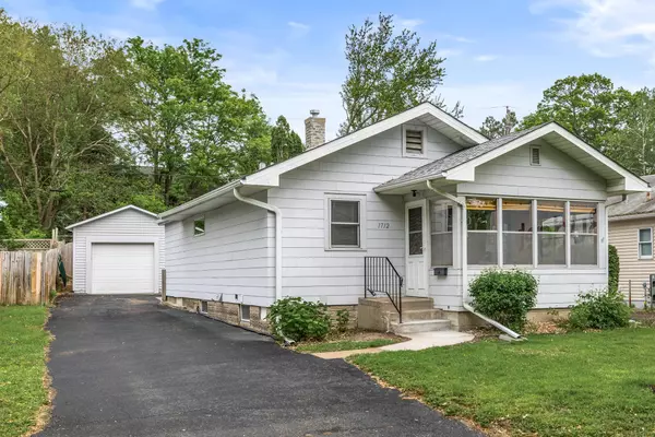 Lauderdale, MN 55113,1712 Carl ST