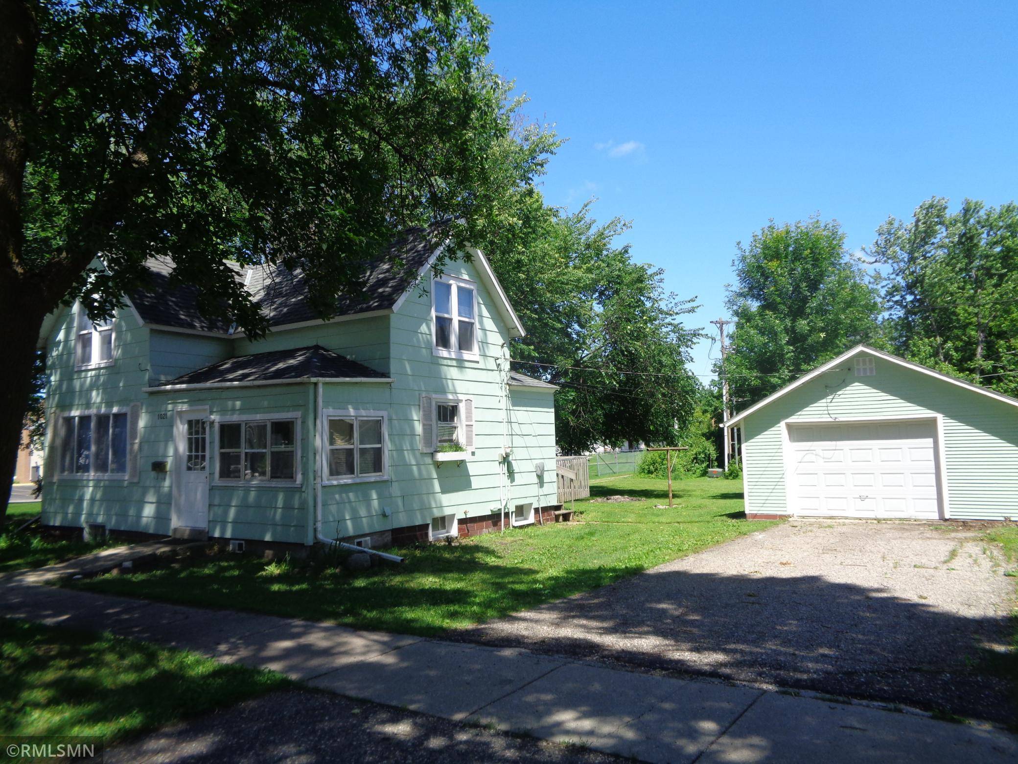 1021 E 13th ST E, Glencoe, MN 55336