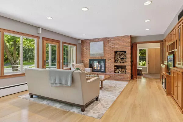 Minnetonka, MN 55305,13538 Wentworth TRL