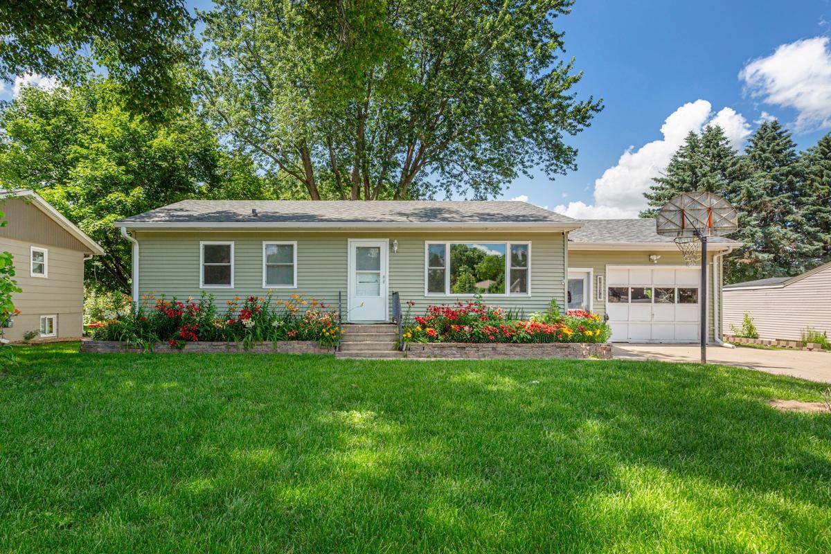 Faribault, MN 55021,1032 Valley View RD
