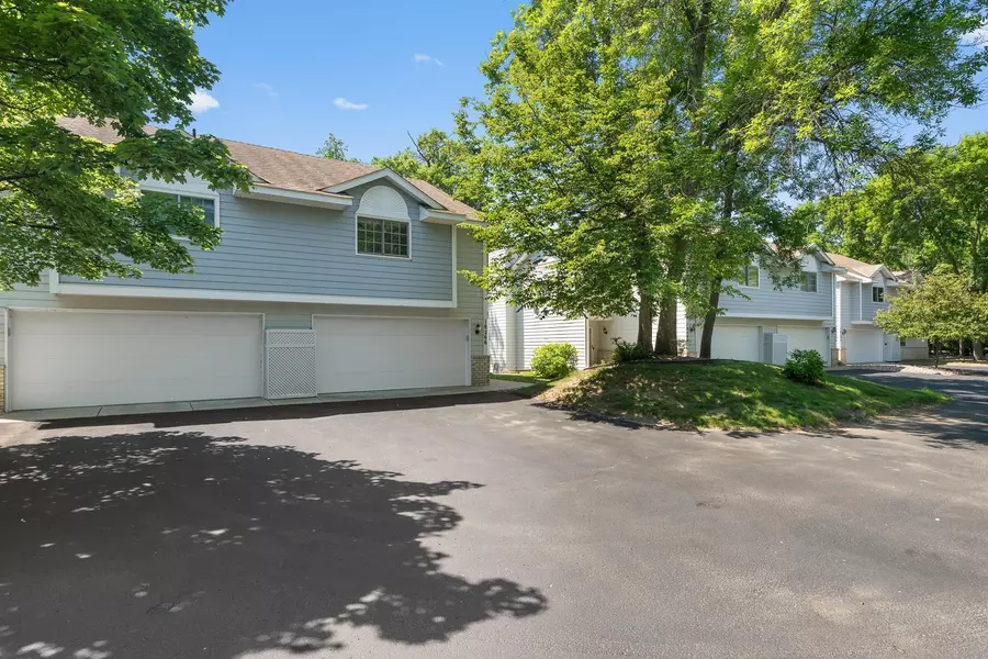 18266 Cascade DR, Eden Prairie, MN 55347