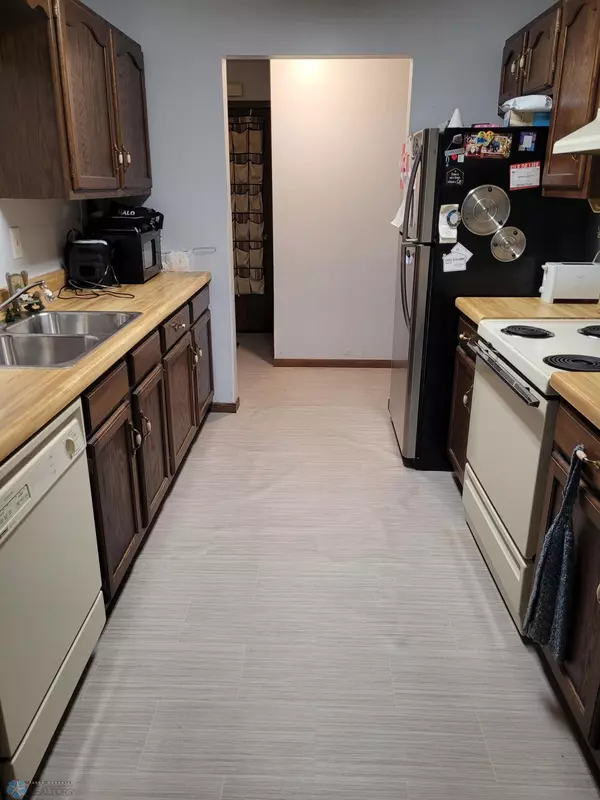 Fargo, ND 58103,2402 18th ST S #3